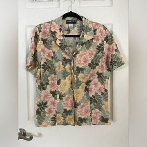 Sag Harbor Vibtage Floral Short-Sleeve Camp Shirt in Green & Pink